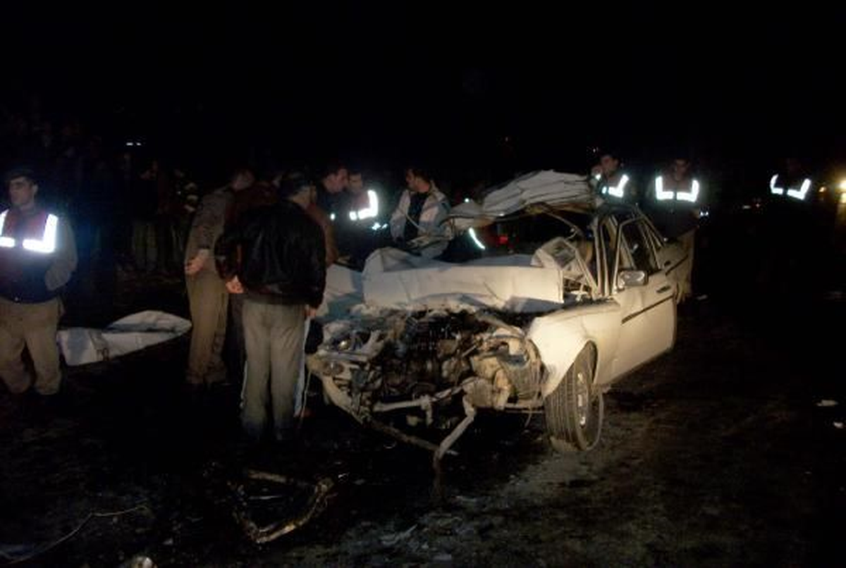 İzmir\'de Trafik Kazası: 2 Ölü
