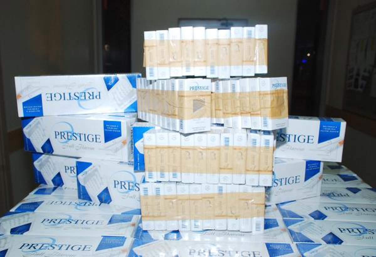 Kaçak Sigarayı Satıp Otomobiline Benzin Alacakmış