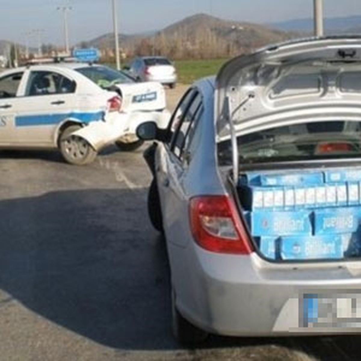 Kaçmak İsterken Polis Otosuna Çarptı