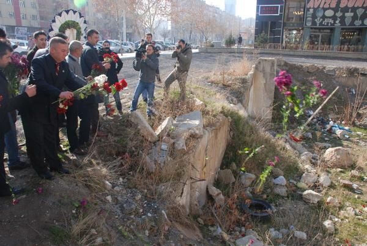 Konya Çöken Zümrüt Apartmanında Ölenler, Ölümlerinin 9\'uncu Yılında Enkaz Başında Anıldı Çöken...