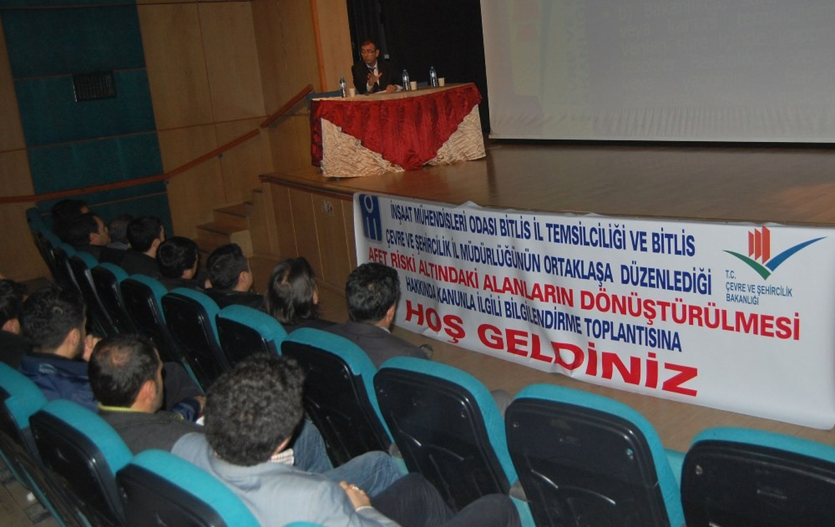 Tatvan\'da "Afet Riski Altındaki Alanların Dönüştürülmesi" Toplantısı