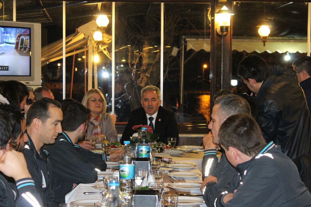 Vekil Coşkun\'dan Yosk\'a Moral Yemeği
