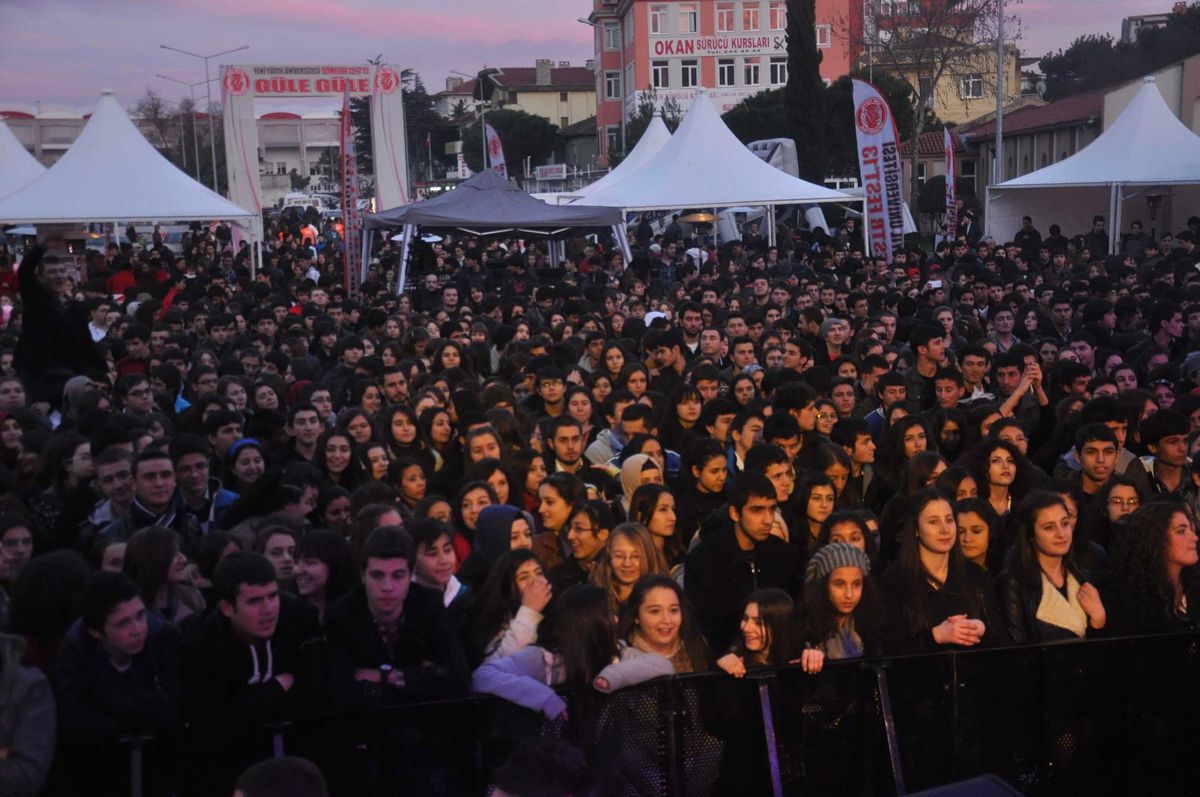 Yeni Yüzyıl Üniversitesi Müzik Kulübü Coşturdu