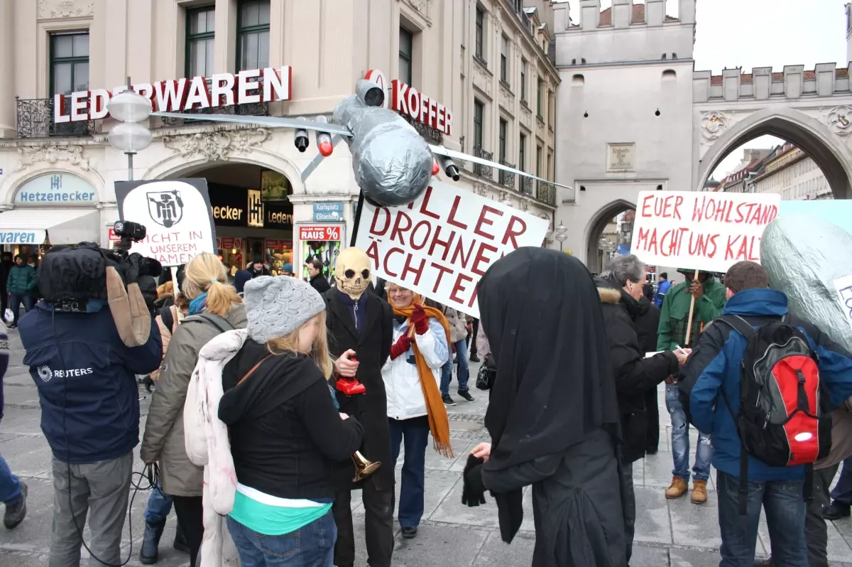 2013 Münih Güvenlik Zirvesi Protesto Edildi