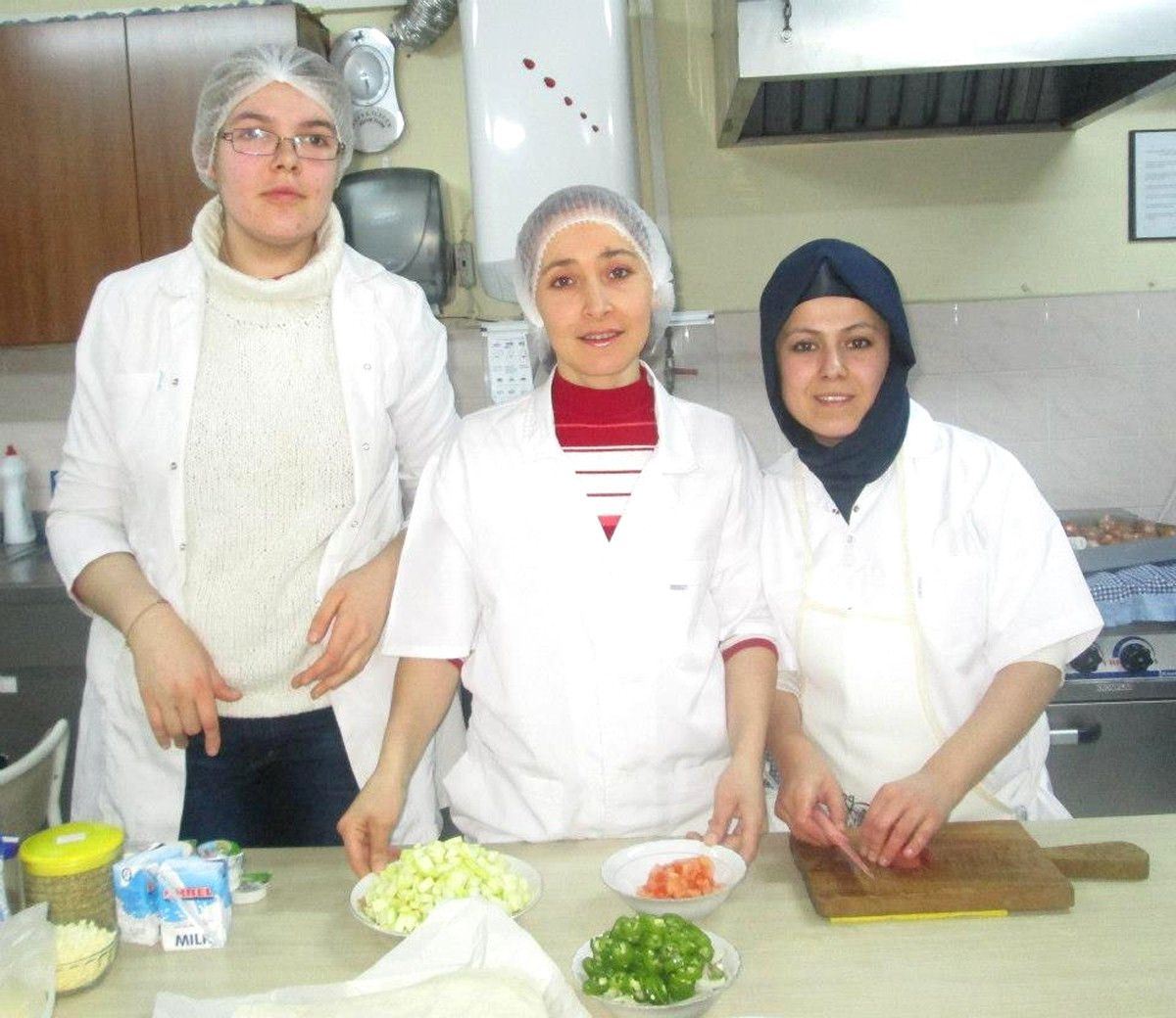 Alaplı Kız Teknik ve Meslek Lisesinden Aşçı Yardımcılığı Kursu