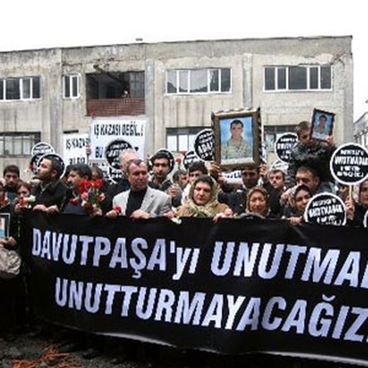 Davutpaşa\'daki Patlamada Ölenler Anıldı