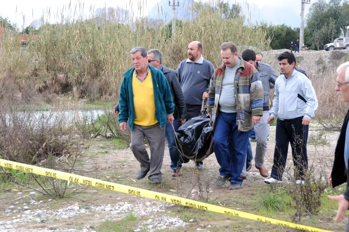 Derede Yüzü Yanmış Halde Ölü Bulundu