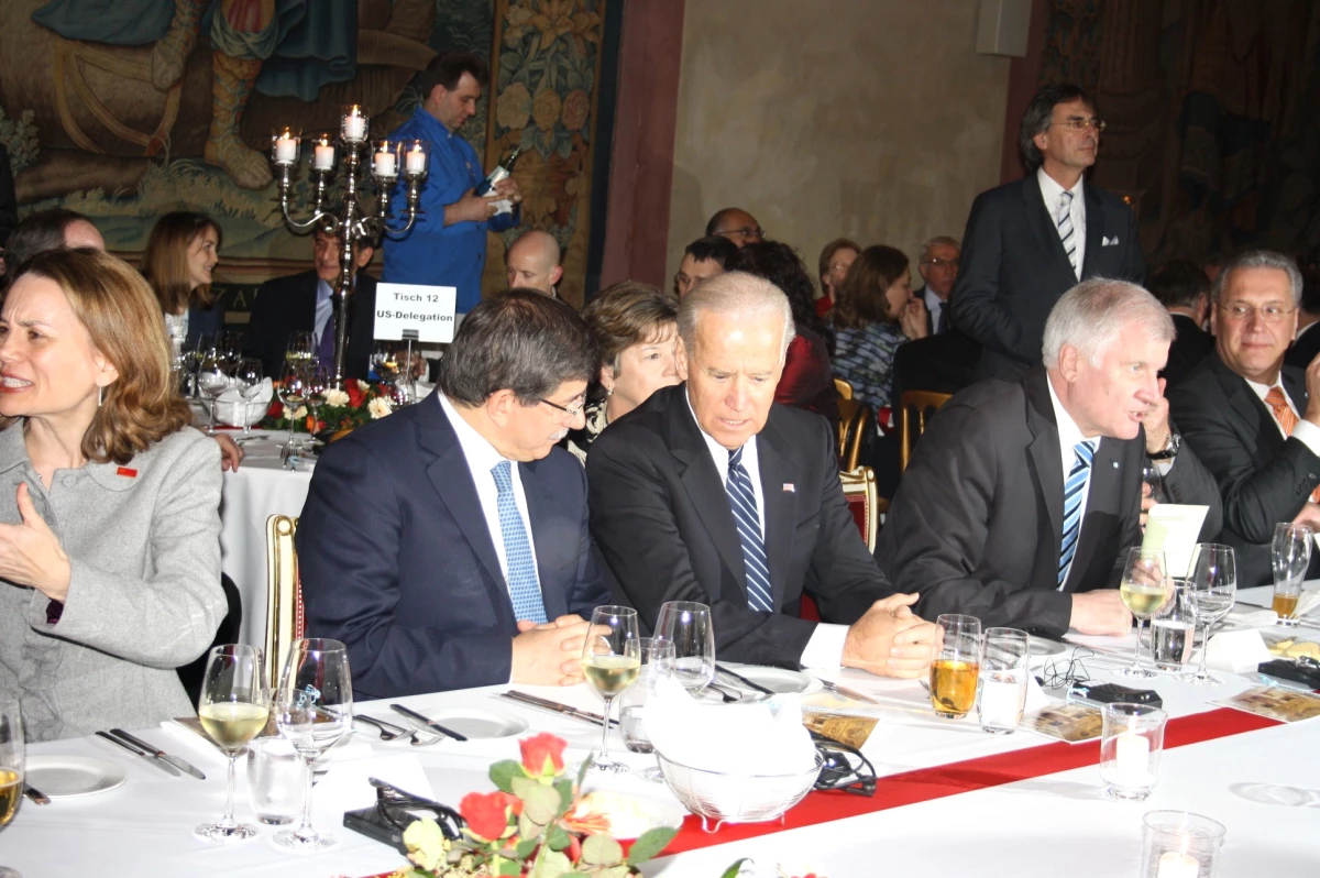 Dışişleri Bakanı Davutoğlu, ABD Başkan Yardımcısı Biden\'le Görüştü