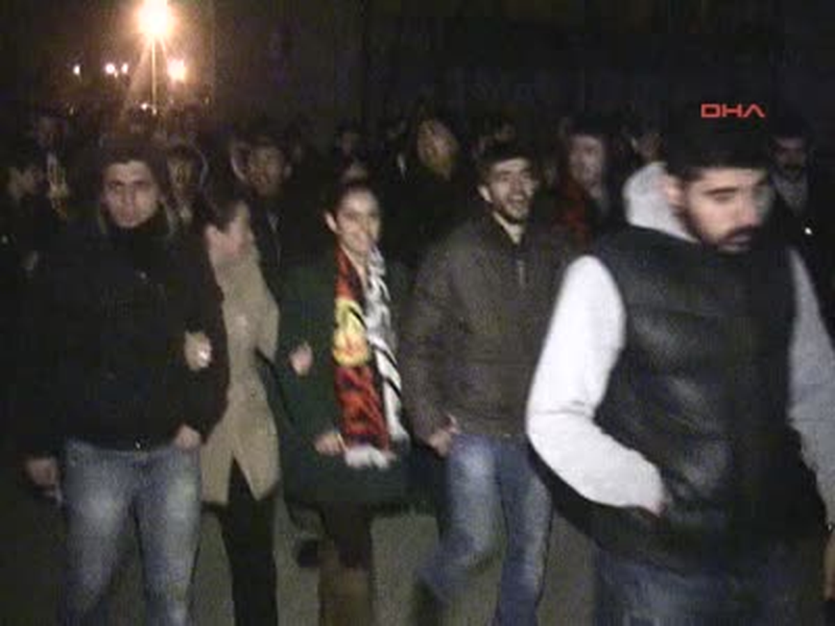 Eskişehirspor Taraftarından Takımlarına Meşaleli Destek