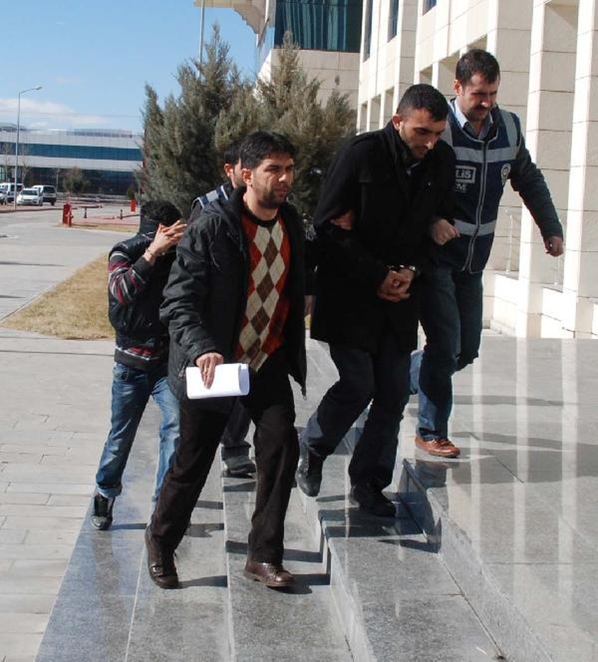 İkaz Lambası, Yakıt Deposundaki Esrarı Ortaya Çıkardı
