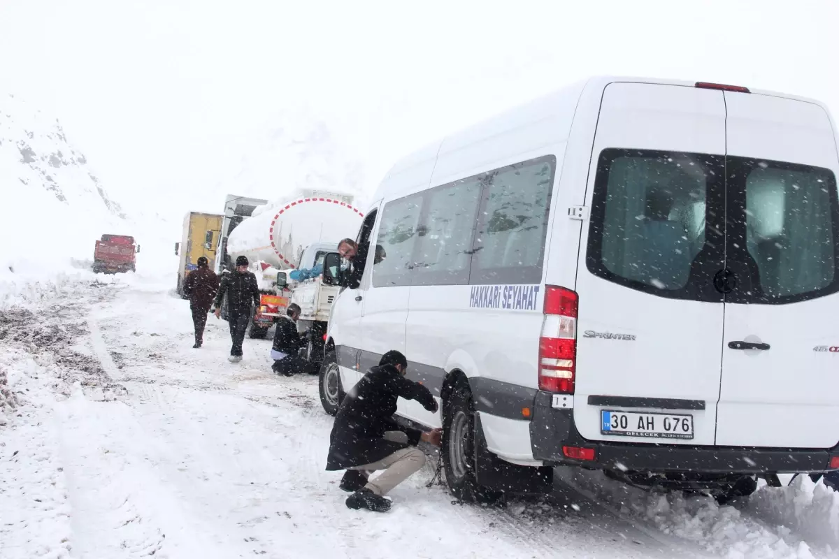 Köy ve Mezra Yollarında Hummalı Çalışma