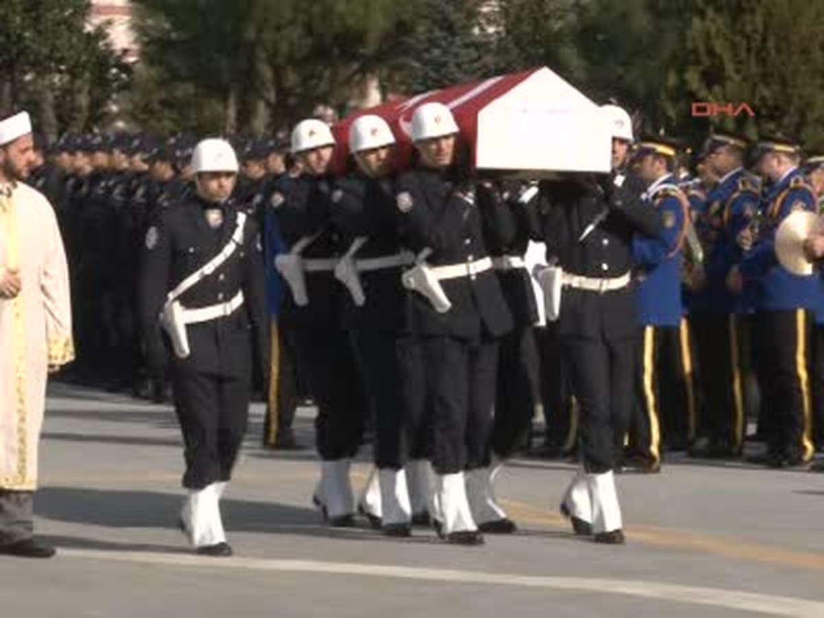 Necdet Menzir İçin Tören Düzenlendi )