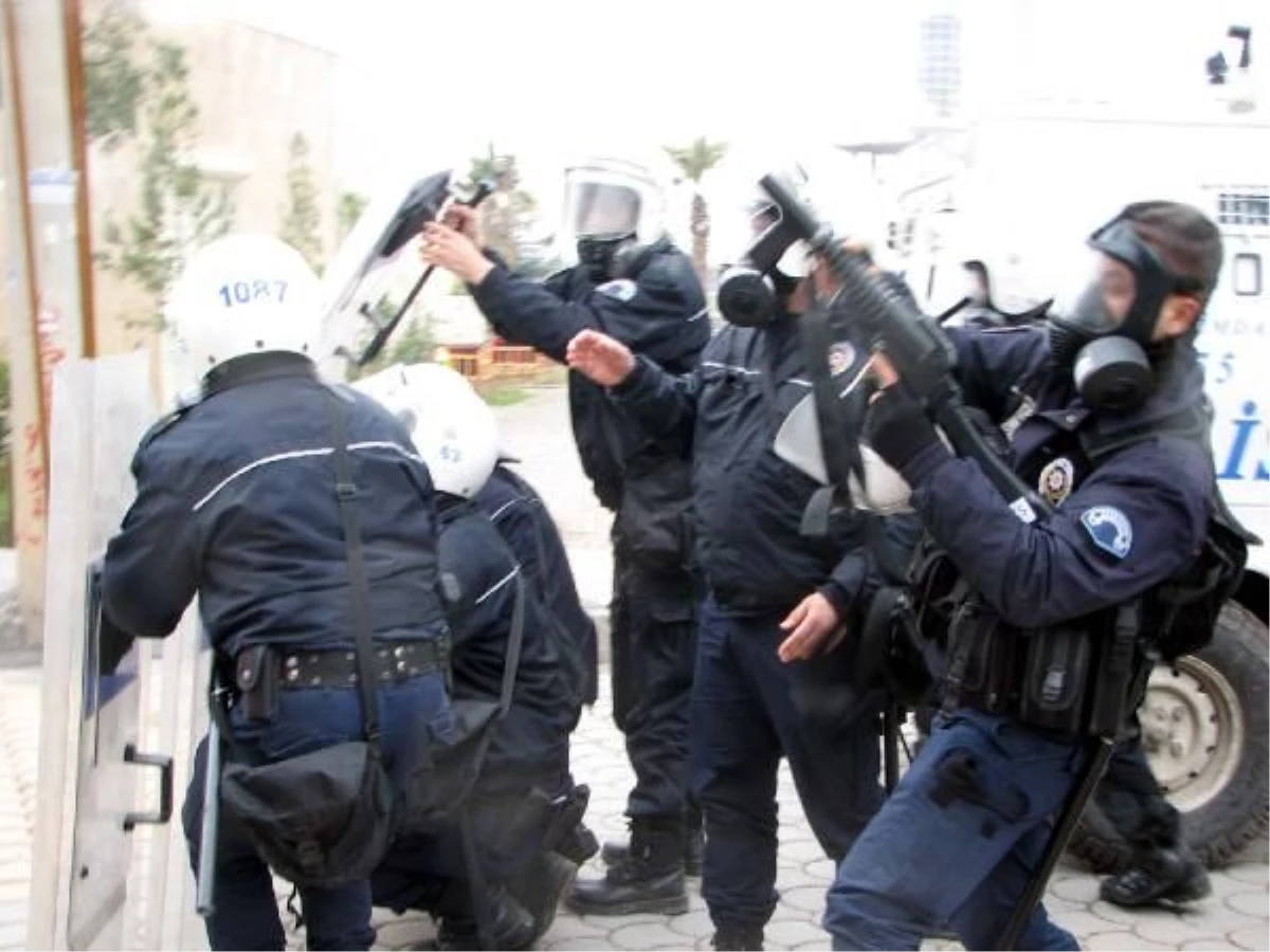 Viranşehir\'de BDP Etkinliğinde Gerginlik Çıktı (4)