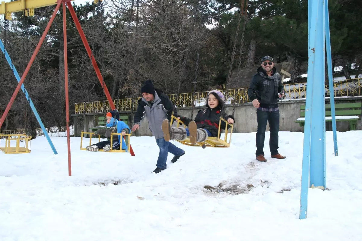 Yozgat\'ta Güneşli Havayı Fırsat Bilen Vatandaşlar Çamlık Milli Parkına Akın Etti