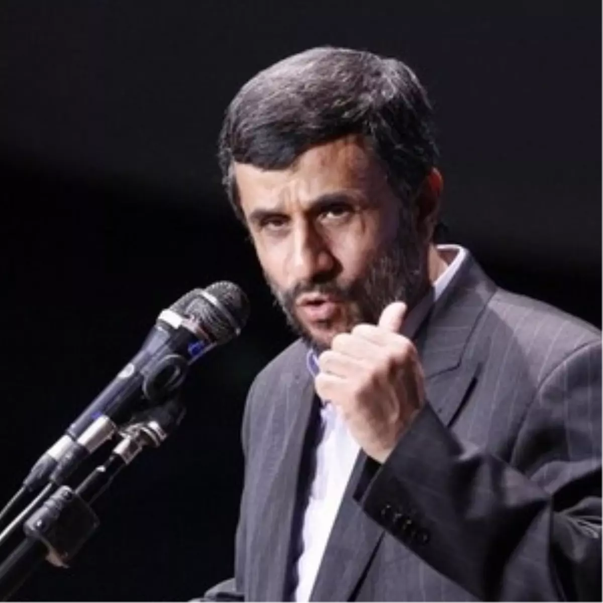 Ahmedinejad: "Suriye\'de Savaş Çözüm Değil"