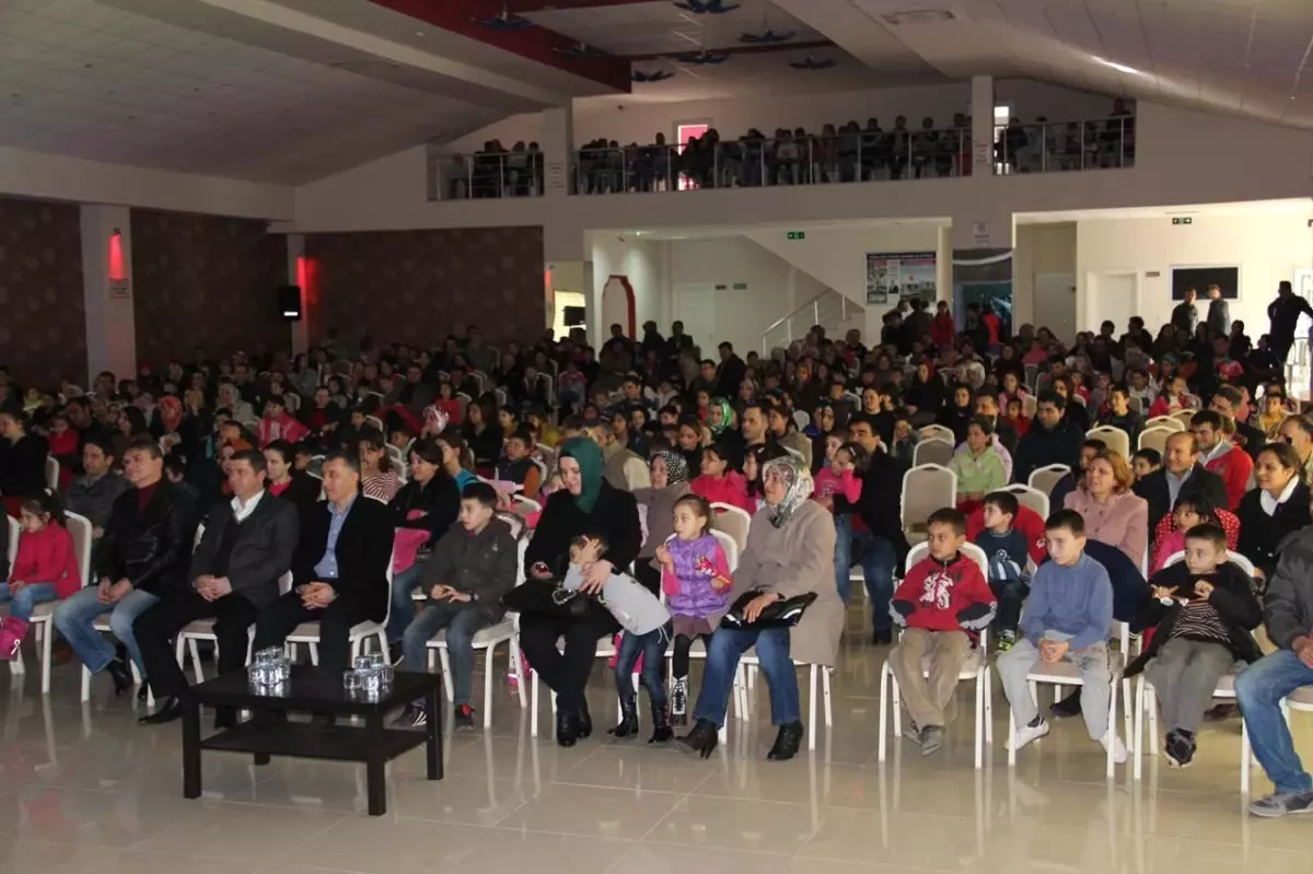 Çan Belediyesi\'nden Öğrencilere Karne Hediyesi