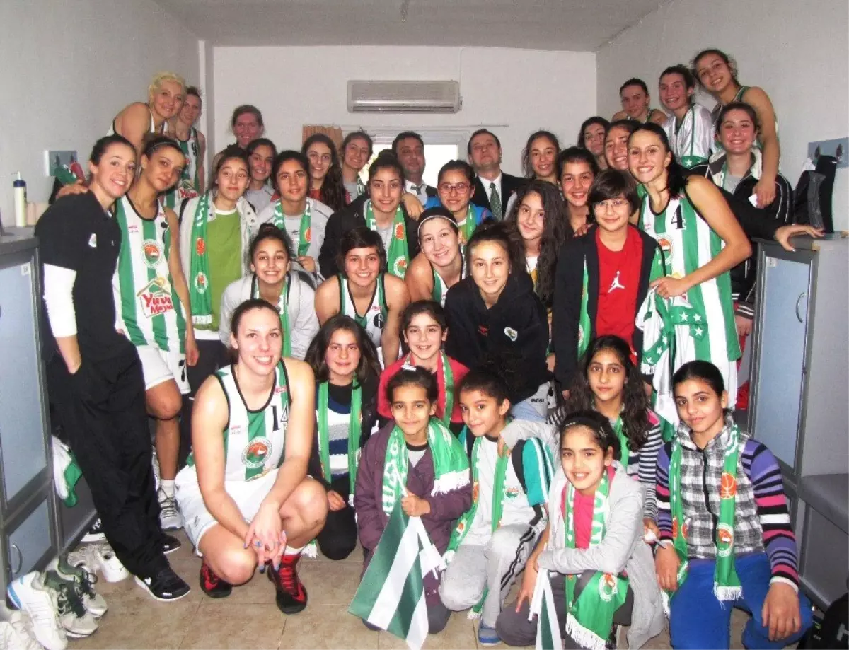 Ceyhan Belediyesi'nde Galibiyet Sevinci