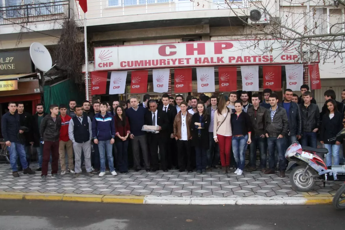 CHP Akhisar Gençlik Kolları Kahvaltıda Buluştu