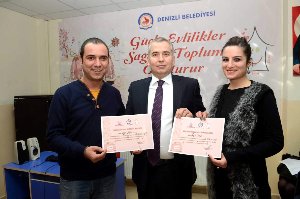 Denizli\'de Evlilik Okulu 46 Mezun Daha Verdi