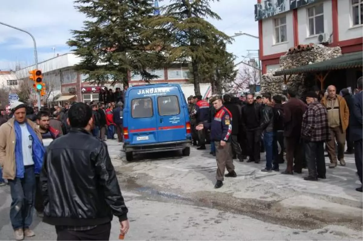 Eski Eşini Öldürdü, Sigara Almak İçin Gizlendiği Yerden Çıkınca Yakalandı