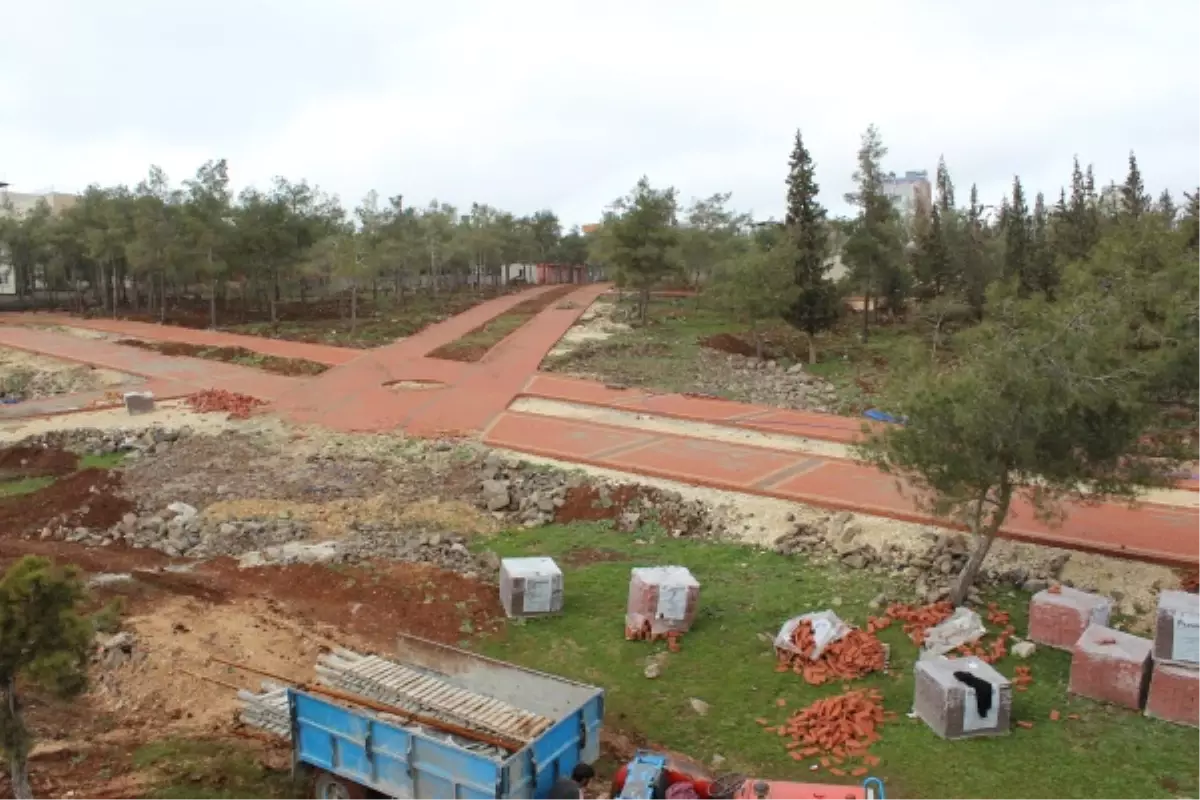 Karataş Şehir Parkında Çalışmalar Son Aşamada