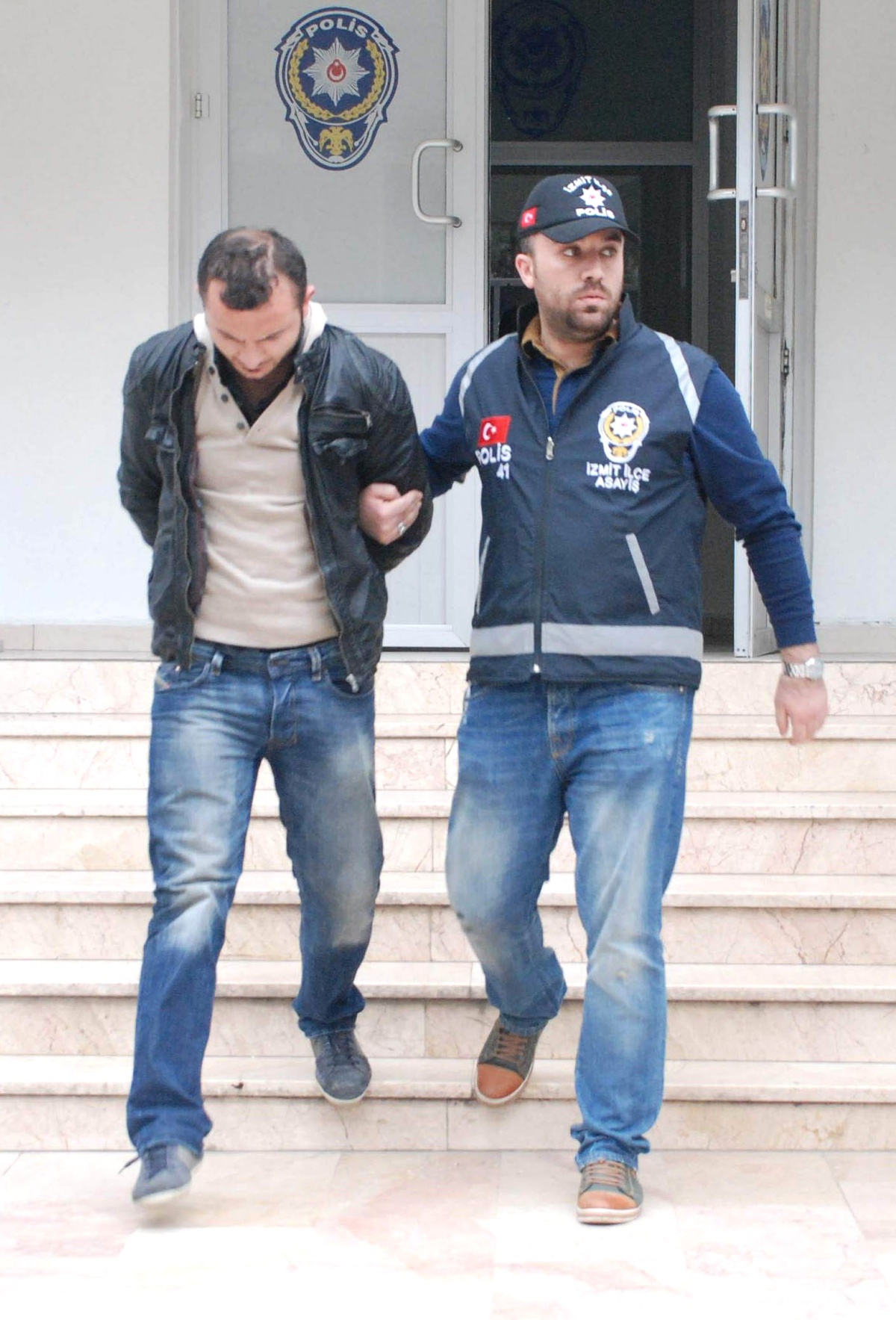 Mağaza Hırsızı Güvenlikçilere Yakalandı