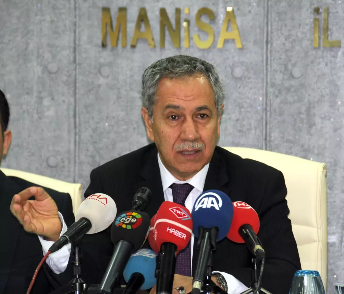 Manisa ) Başbakan Yardımcısı Bülent Arınç, Manisa\' da AK Parti Binasında Basın Toplantısı Düzenledi