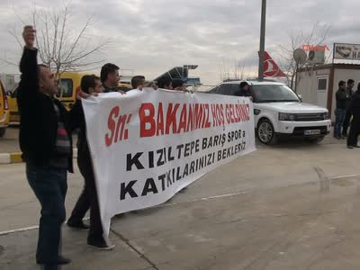 Mardin Bakan Güler\'in Yolunu Kestiler