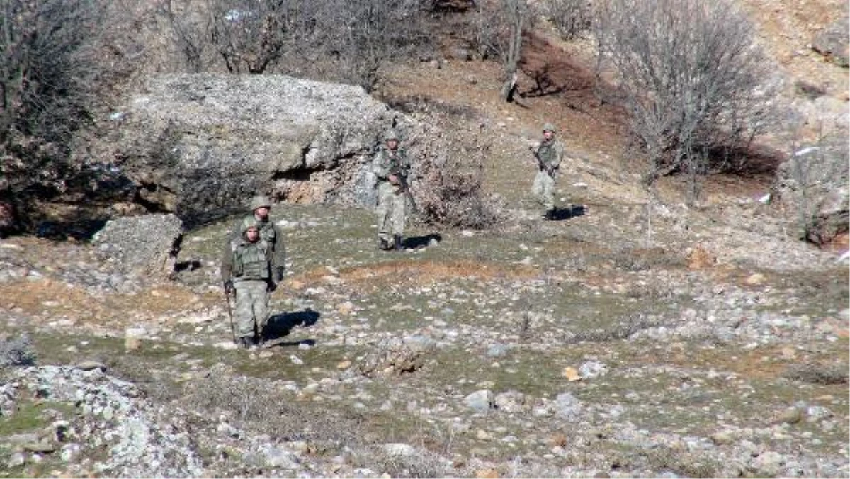 Mehmetçik, Pülümür Vadisi\'nde PKK\'lı İzi Sürüyor