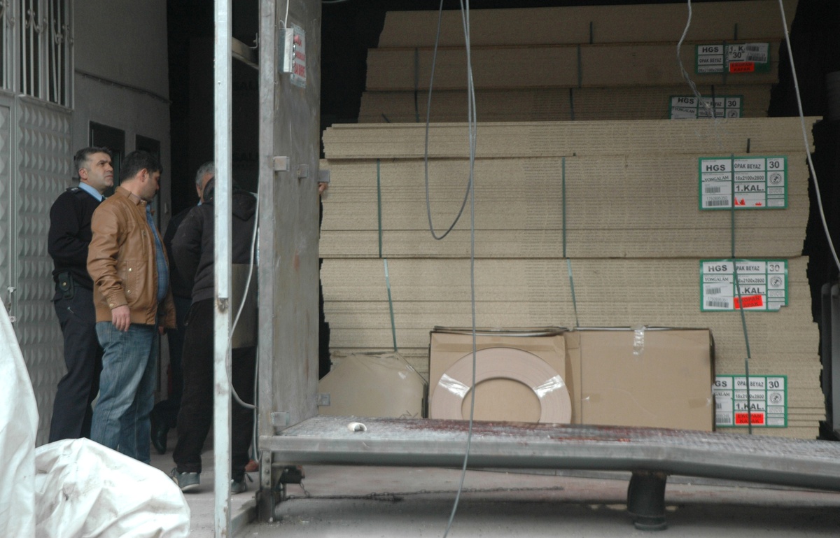 (Özel Haber) Halatı Kopan Asansör Yere Çakıldı: 2 Yaralı
