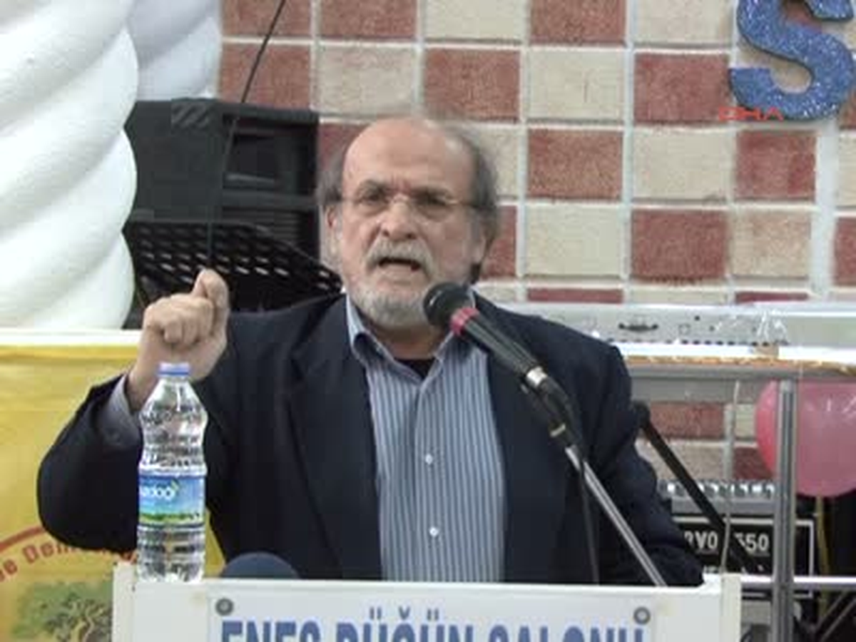 Sakarya3 \'Bayrak İnmez, Vatan Bölünmez\' Yazılı Salonda BDP Kongresi \'Bayrak İnmez, Vatan Bölünmez\'...