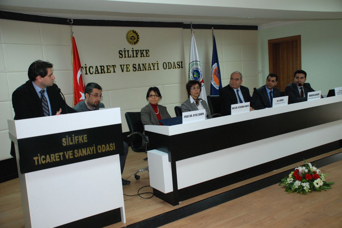Silifke\'de "Müşteri ve Çalışan İlişkileri" Paneli