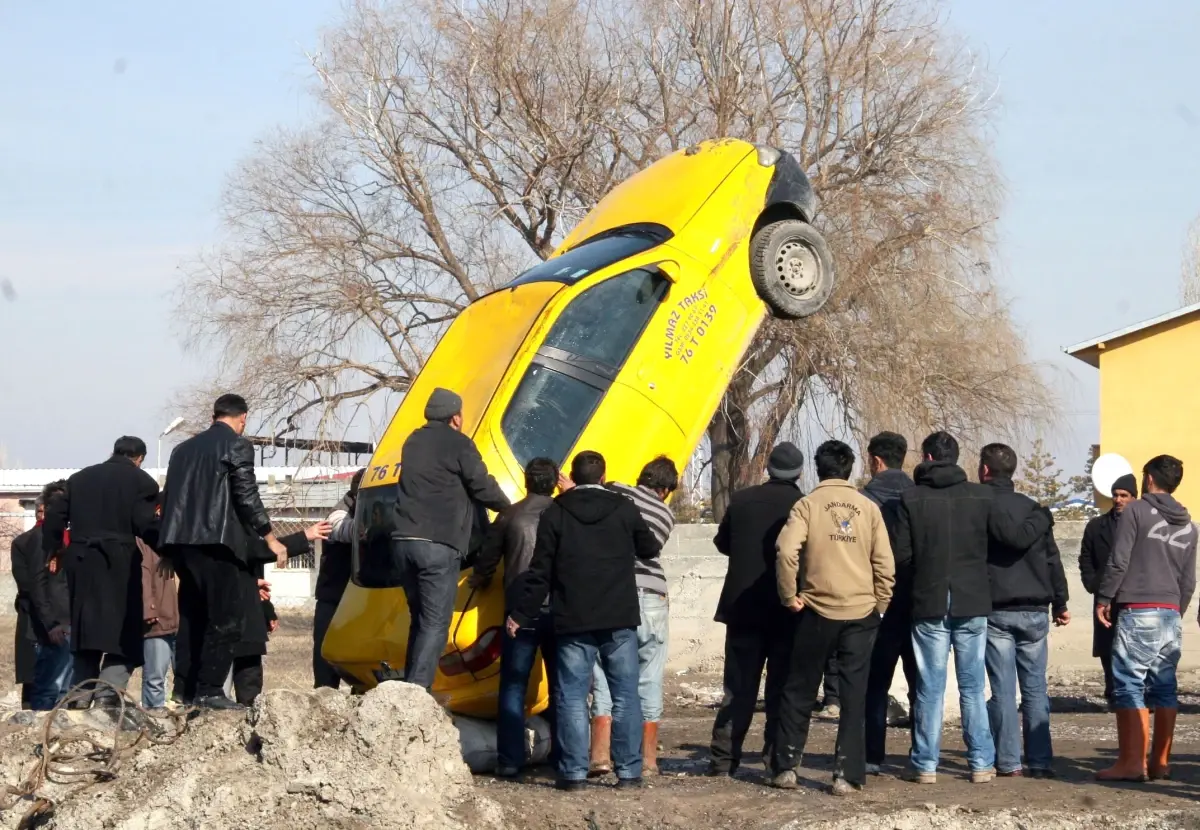 Ticari Taksi Kanala Uçtu: 1 Yaralı