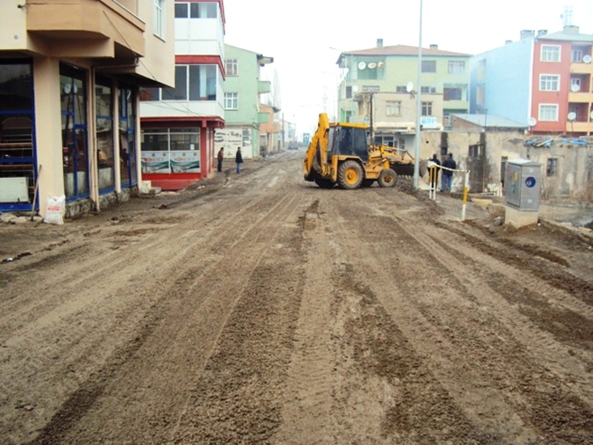 Tuzluca Belediyesi\'nden Yol Yapım Çalışması