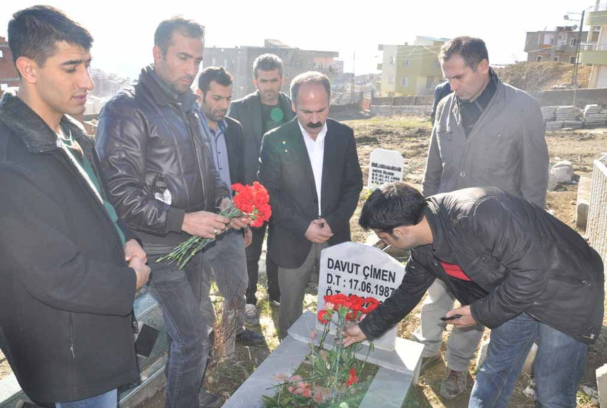 Yangında Ölen Gazeteci Mezarı Başında Anıldı
