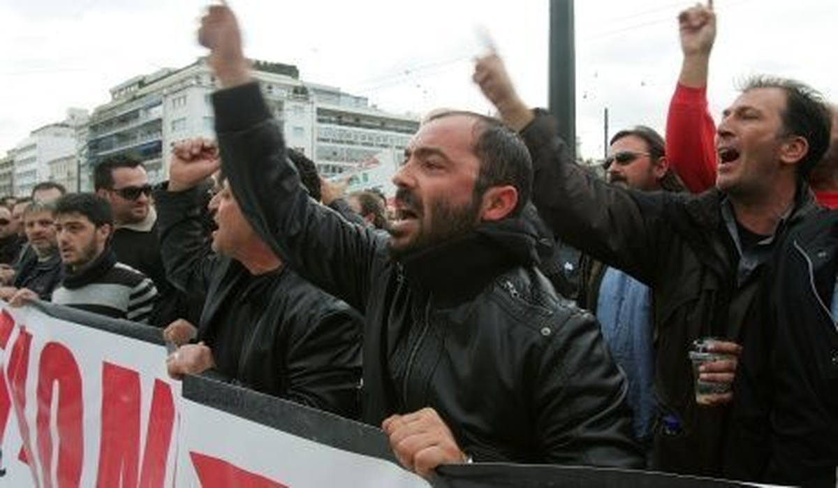 Yunanistan\'da Liman Çalışanları Grevi Uzattı