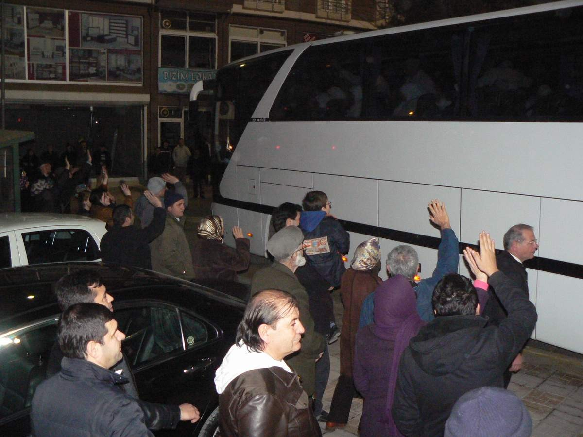 2013\'ün İlk Umre Kafilesi Dualarla Kutsal Topraklara Uğurlandı