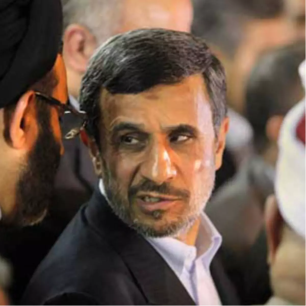 Ahmedinejad\'a Ayakkabı Fırlattılar