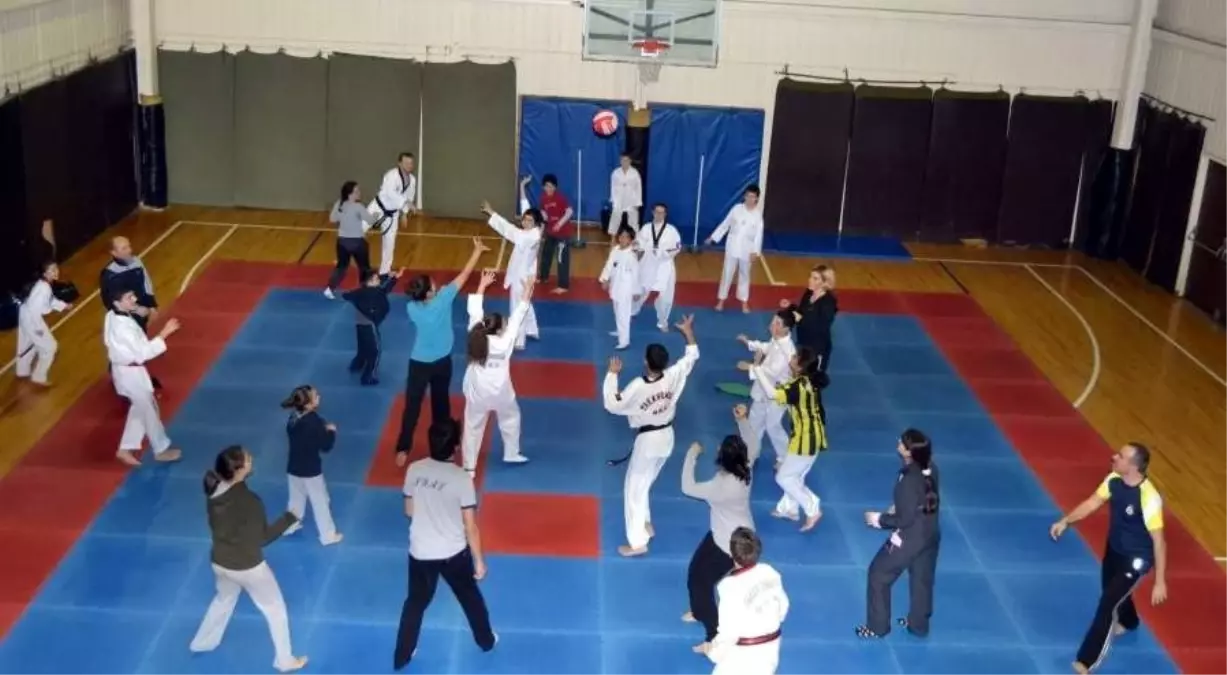 Aile Boyu Taekwondo Öğreniyorlar