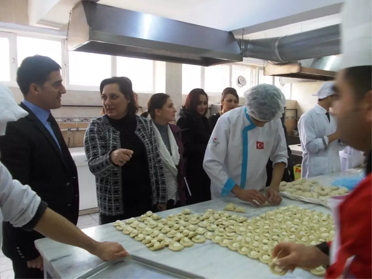 AK Parti ve Pastacılar ve Fırıncılar Derneğinden İşsiz Kadınlara Destek