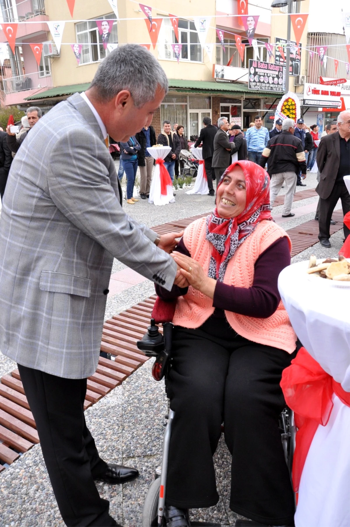 Asım Okur Meydanı Törenle Hizmete Açıldı