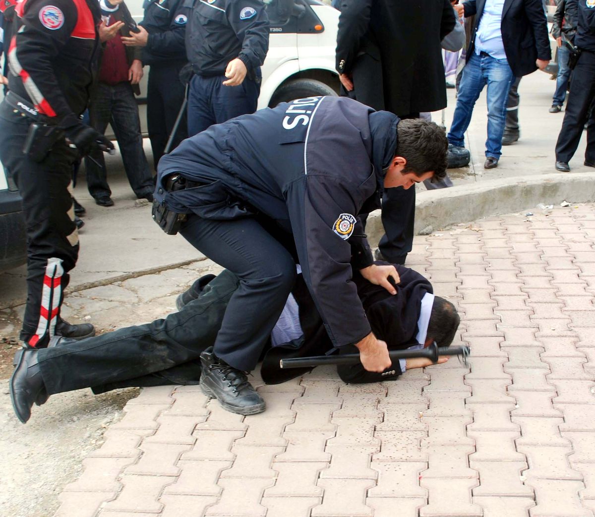 Banka Sırasında Kavga: 1 Yaralı