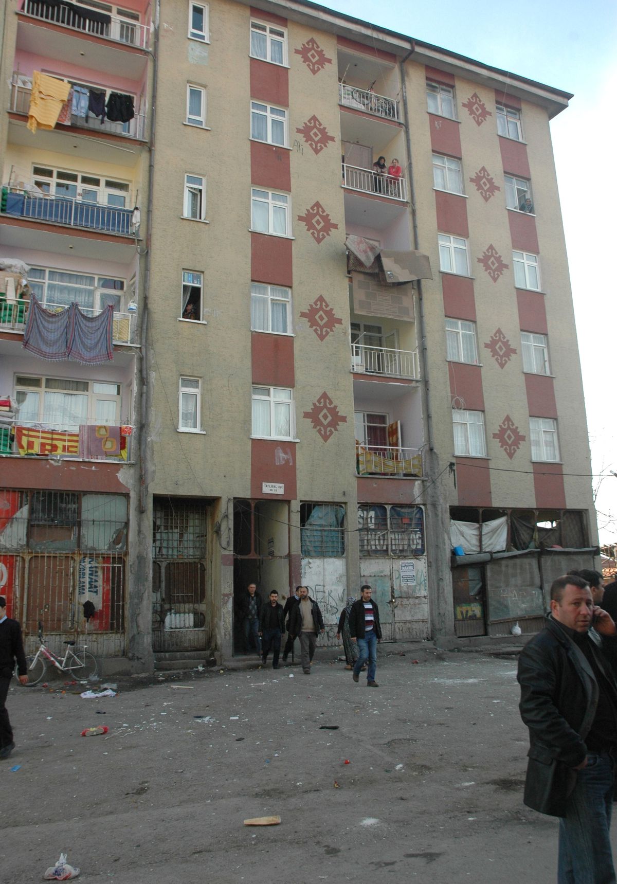 Başkent\'te Aile Kavgası Polisi Alarma Geçirdi
