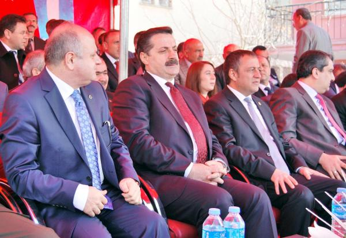 "Dünyada İşsizlik Artıyor, Türkiye\'de Düşüyor"