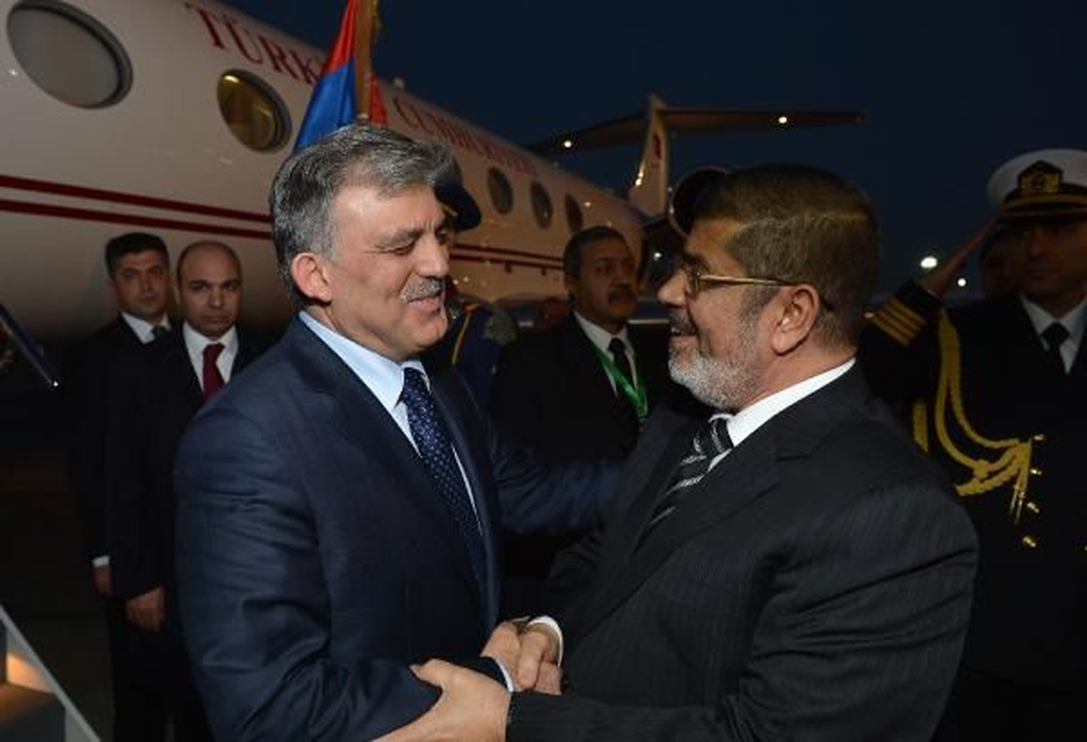 Cumhurbaşkanı Gül, Kahire\'de Mursi Tarafından Karşılandı