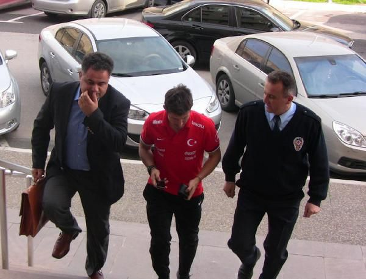 Emre Belözoğlu Adliyede