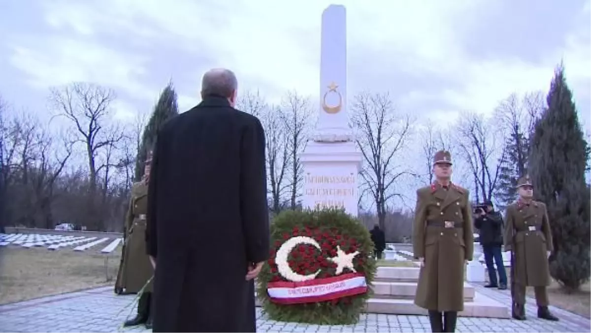 Erdoğan\'dan, Galiçya Şehitleri\'ne Çelenk ve Karanfil