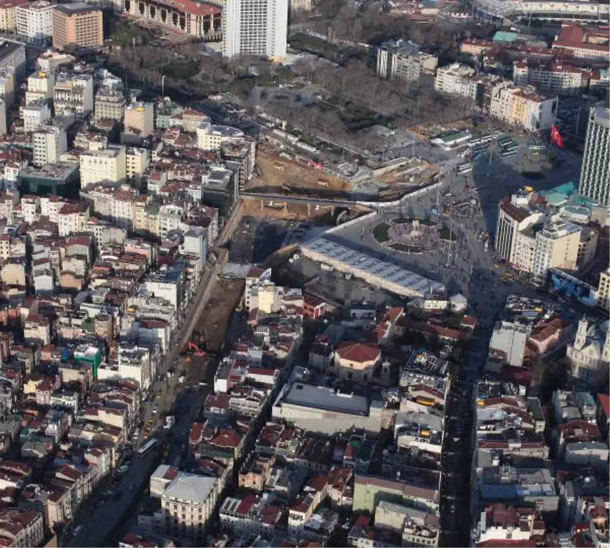 Havadan Görüntülerle Taksim Meydanı\'ndaki Son Durum