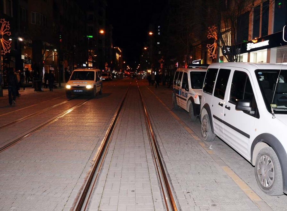 Masaj Salonlarına Fuhuş Operasyonu: 27 Gözaltı