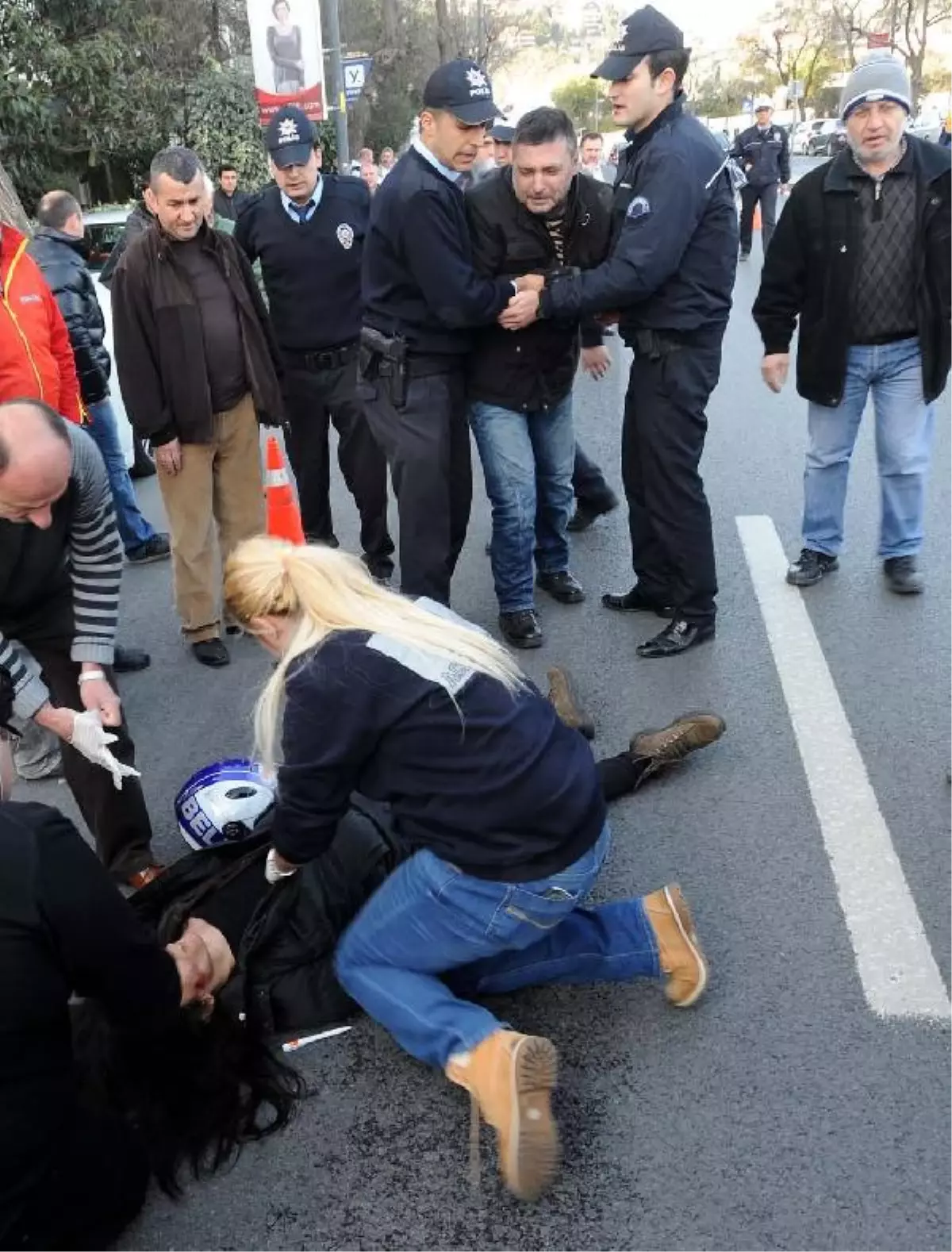 Motorsikletle Seyir Halindeki Çifte, Yeşil Plakalı Cip Çarptı